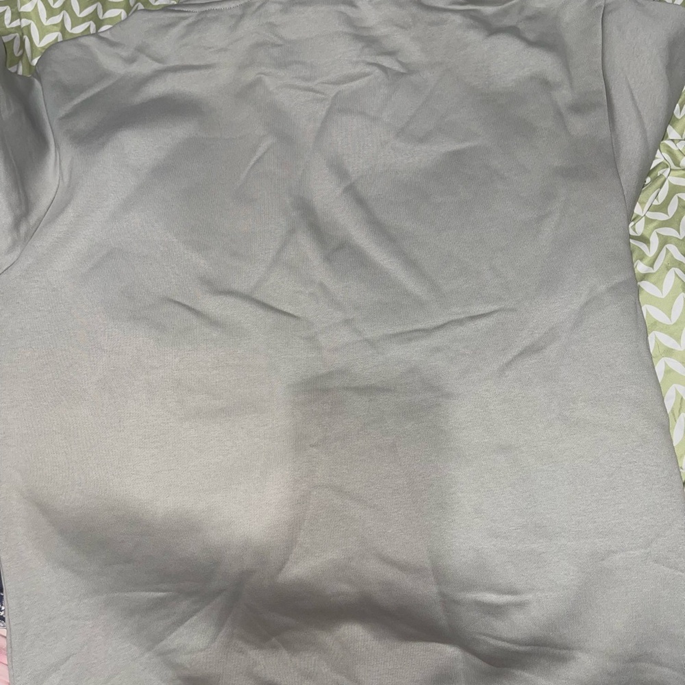 ESNTLS HOODIE - Picture 3 of 3
